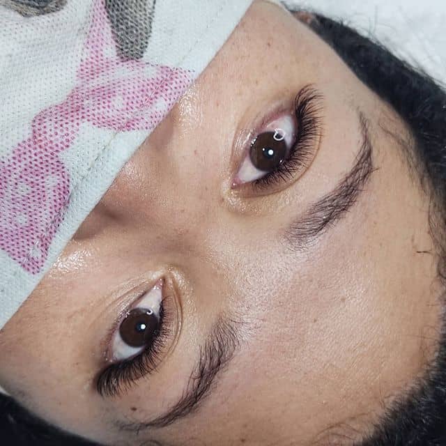 Extensión de pestañas efecto felino