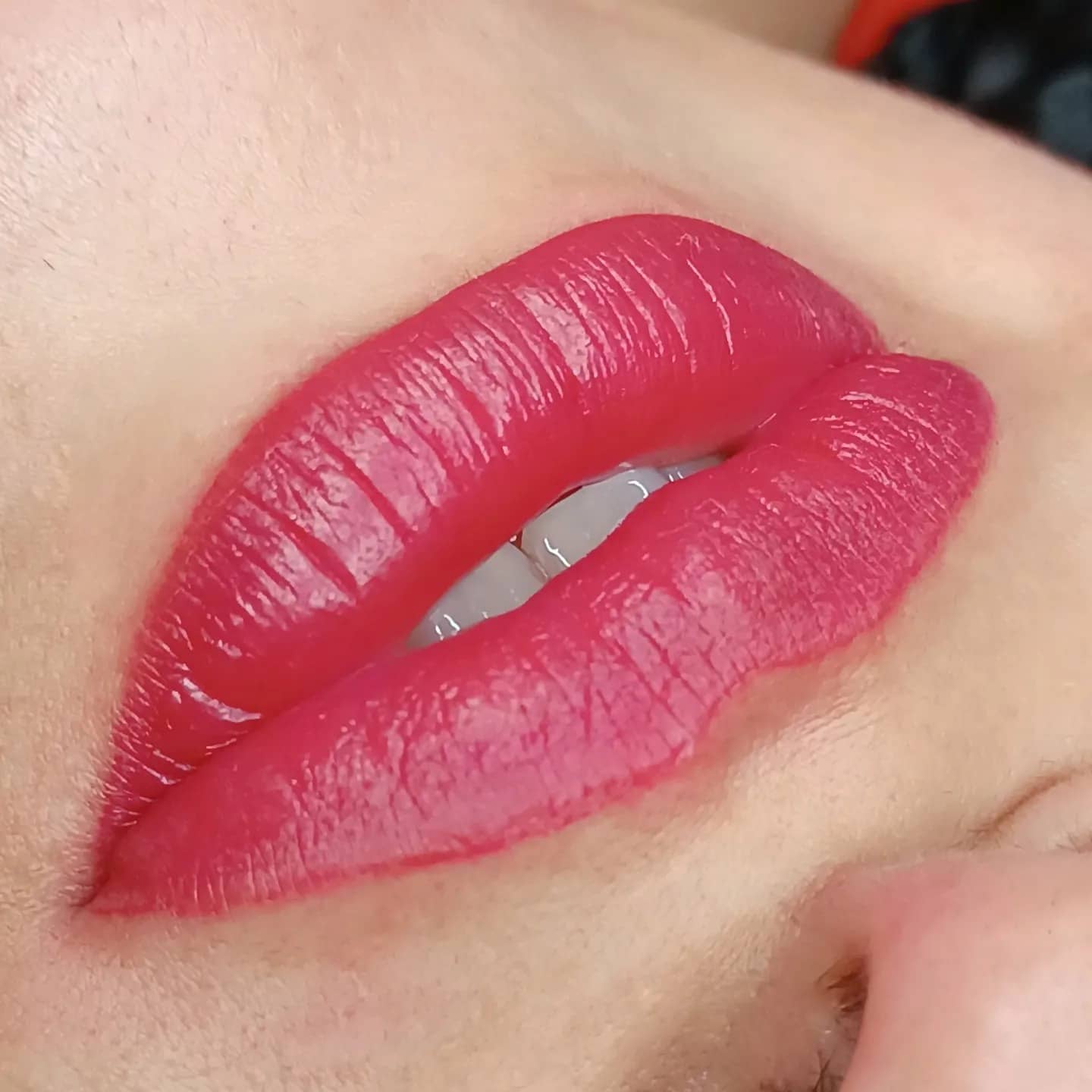 Servicio de labios semipermanente