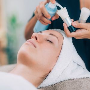 Tratamiento facial con microdermoabrasión